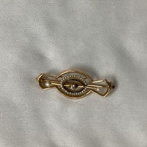 10 Karat yellow gold brooch